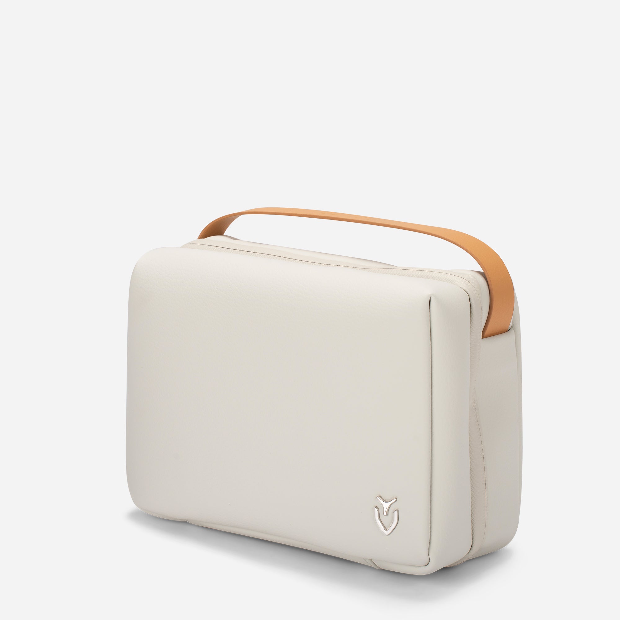 Latte Signature Toiletry against a white background #color_latte