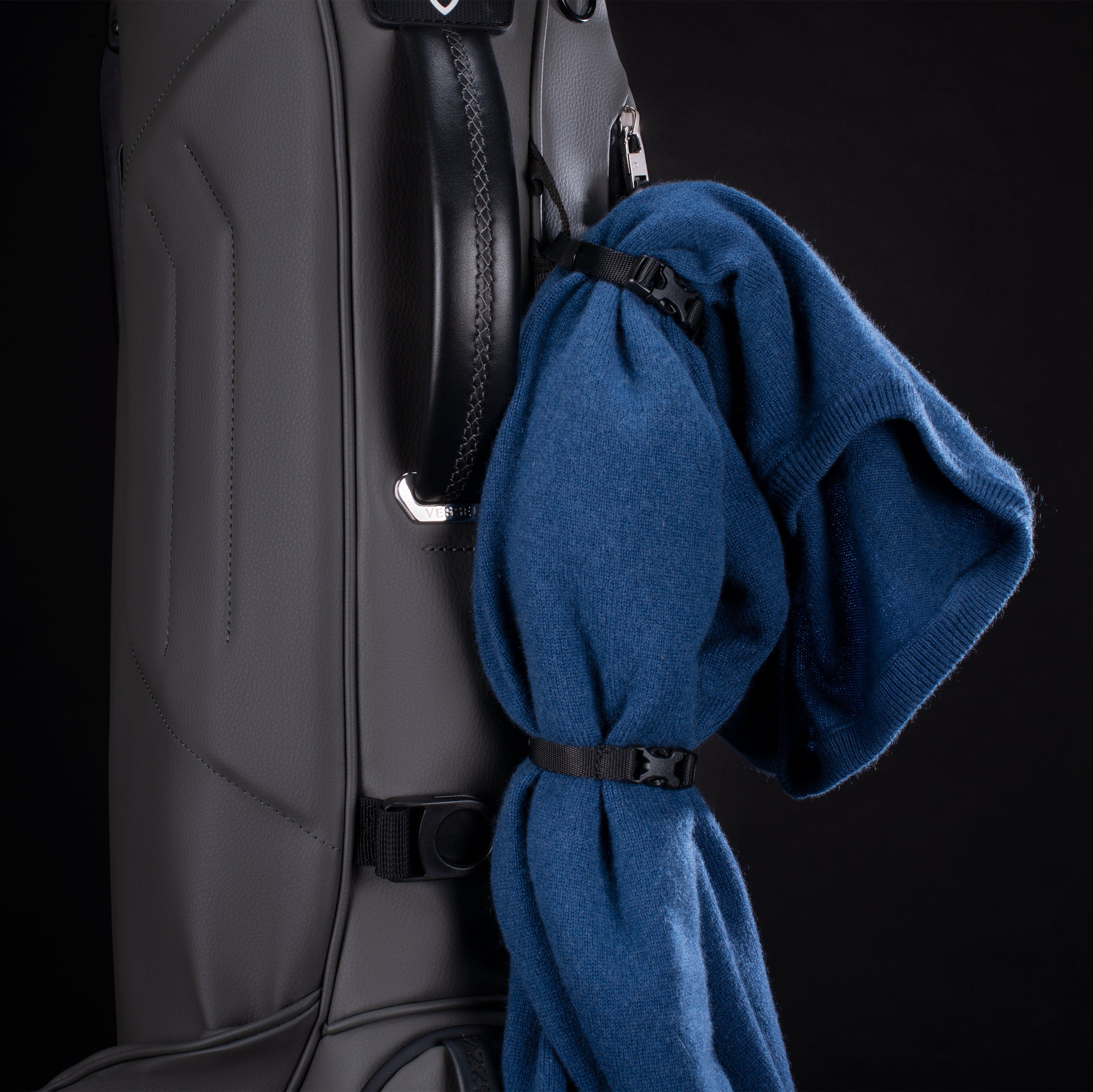 Garment clip straps on Sunday IV Golf Bag