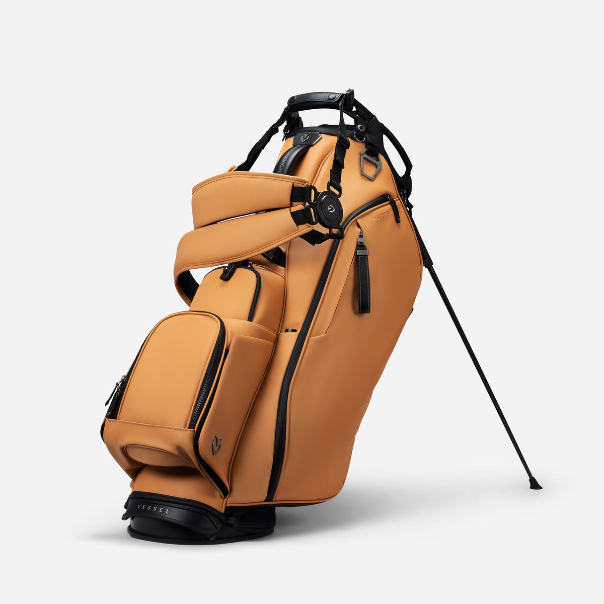 Player VI Stand Iron Brew golf bag with double strap attached