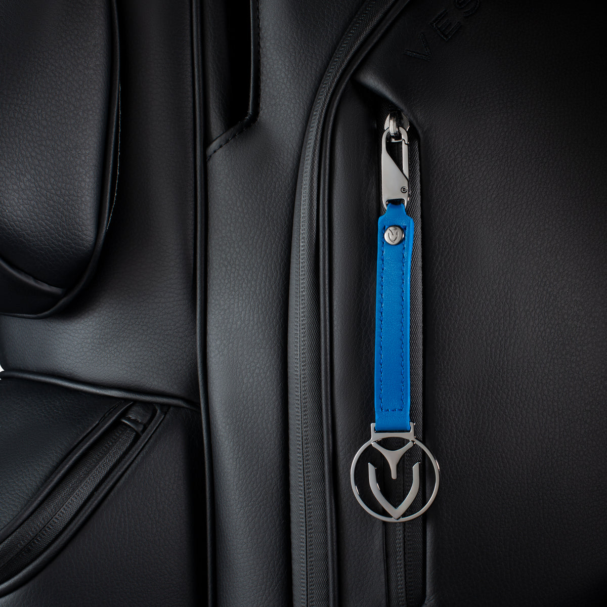 Blue Medallion Logo Pull on a golf bag zipper #color_blue