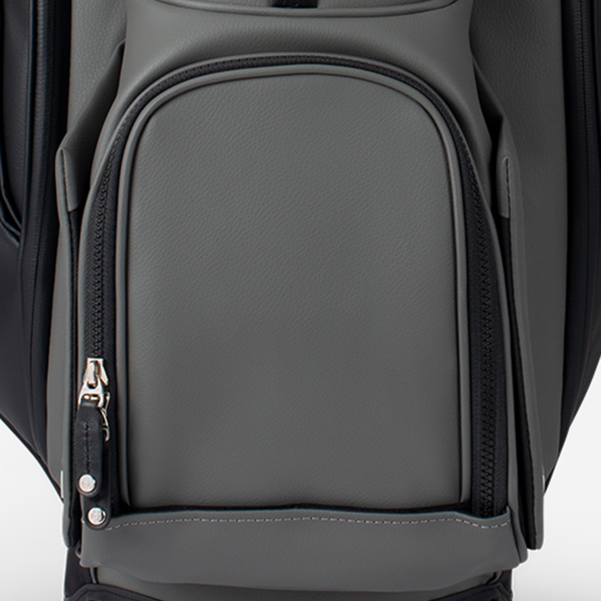 Personalization area for Player V Pro Stand Phantom golf bag #size_p