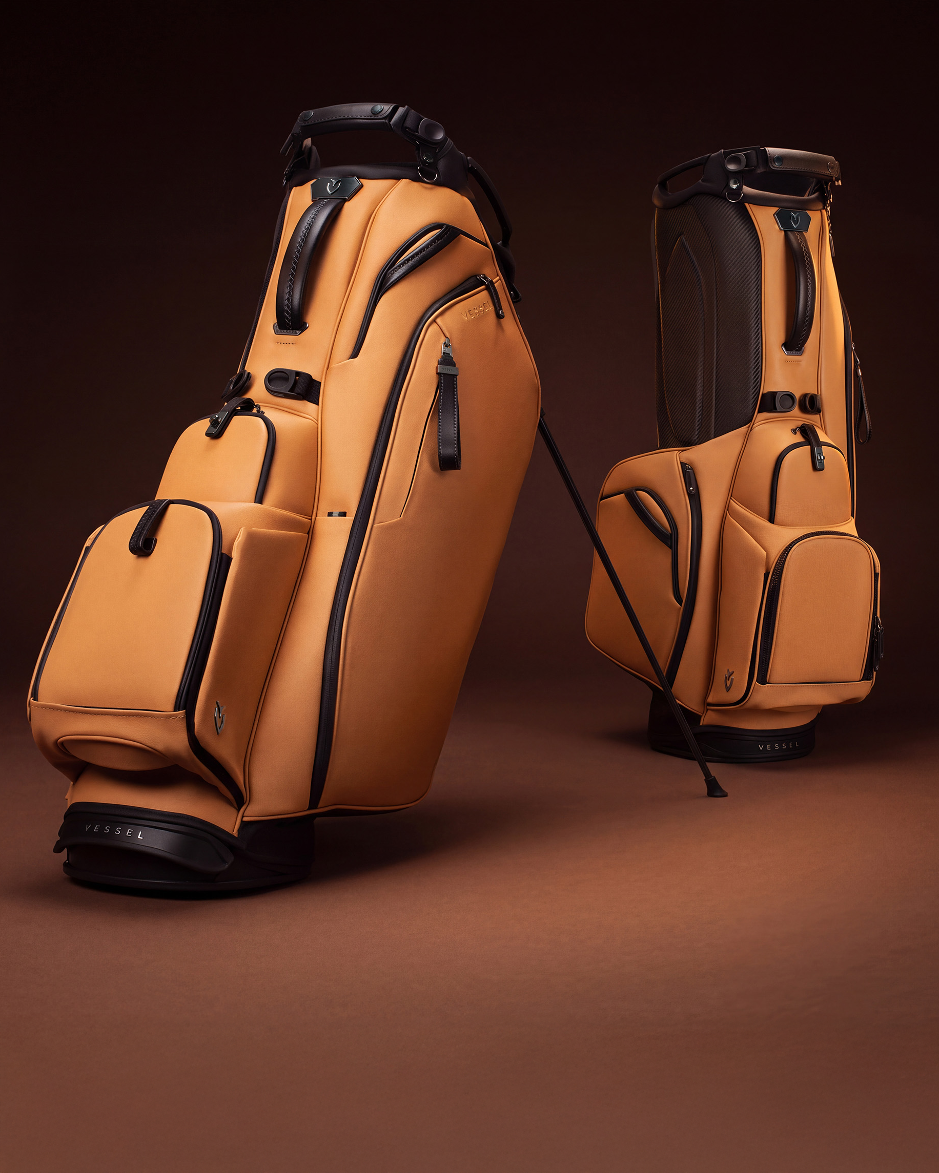 Player VI Series Iron Brew golf stand bags on a gradient brown background