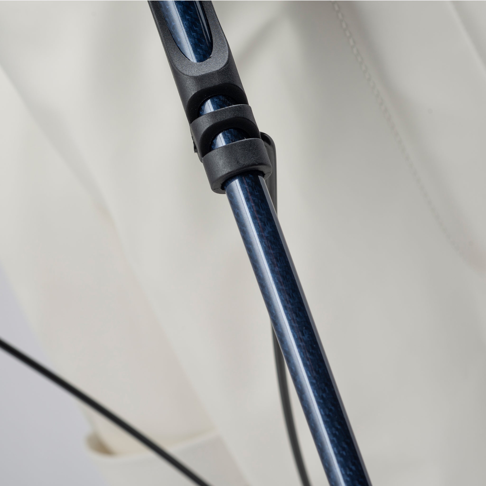 VLS Lux LE Carbon Navy Stand