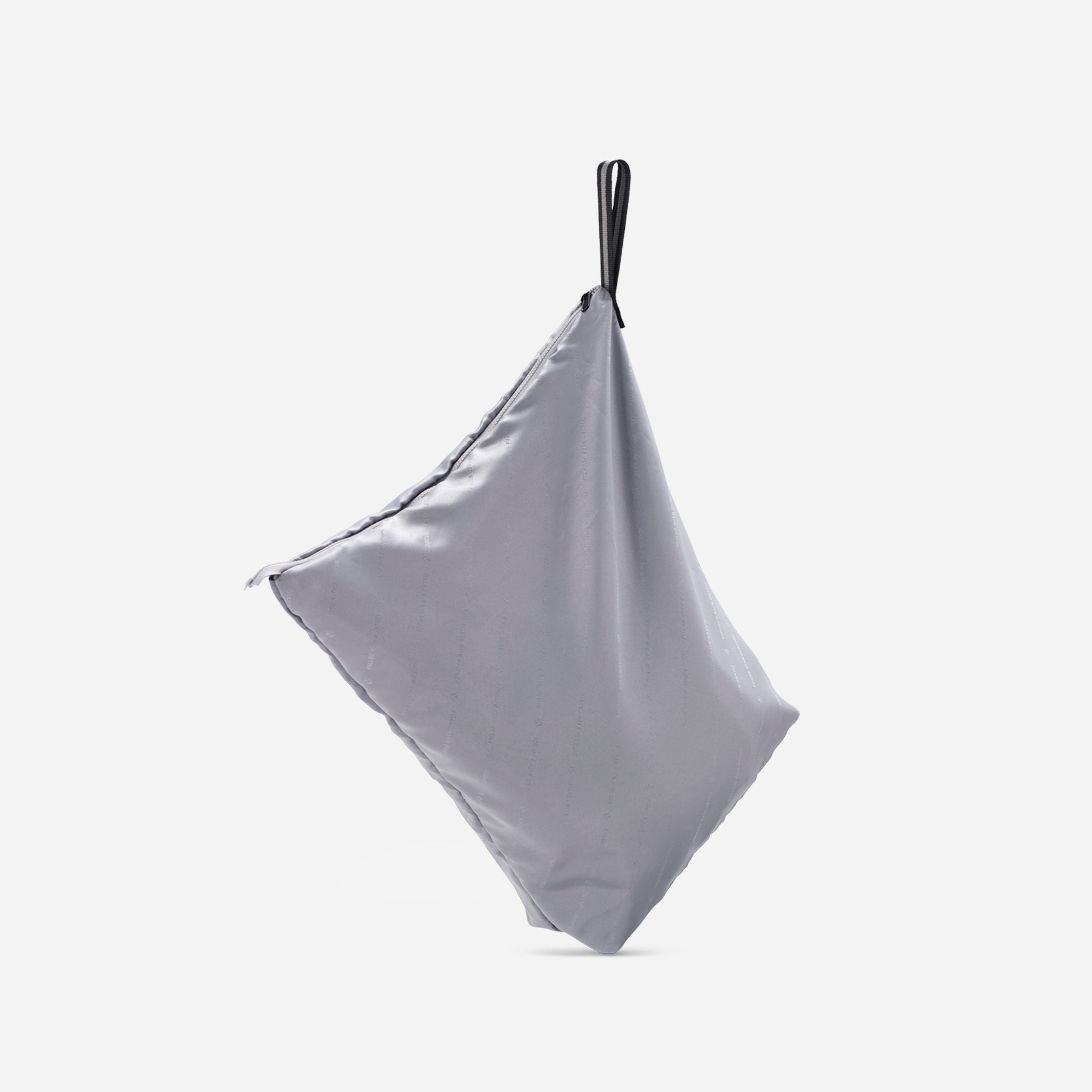 Removable pouch for Baseline 2.0 Racquet Bag against white background #color_pebbled black