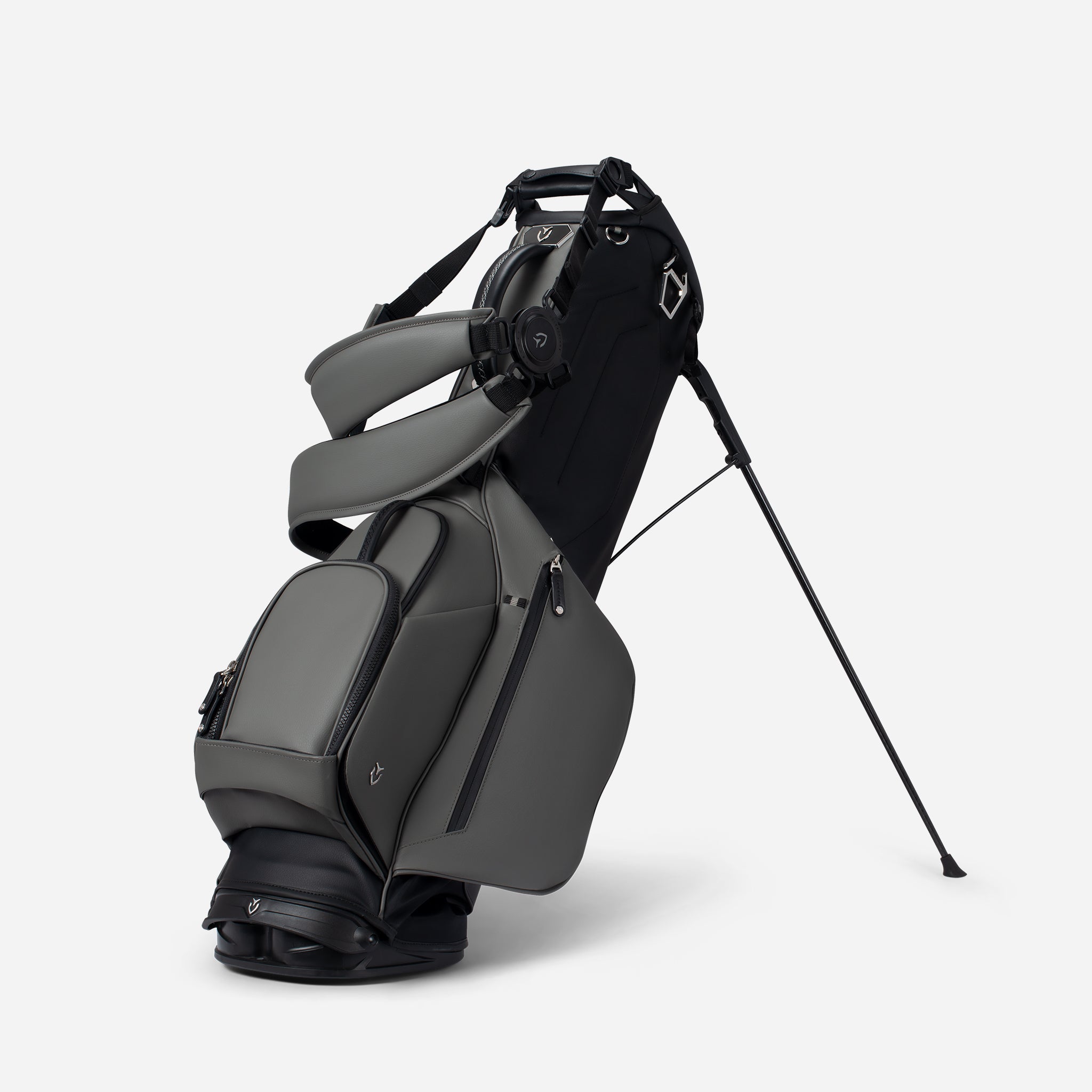 Double strap on Lux Looper Phantom golf bag