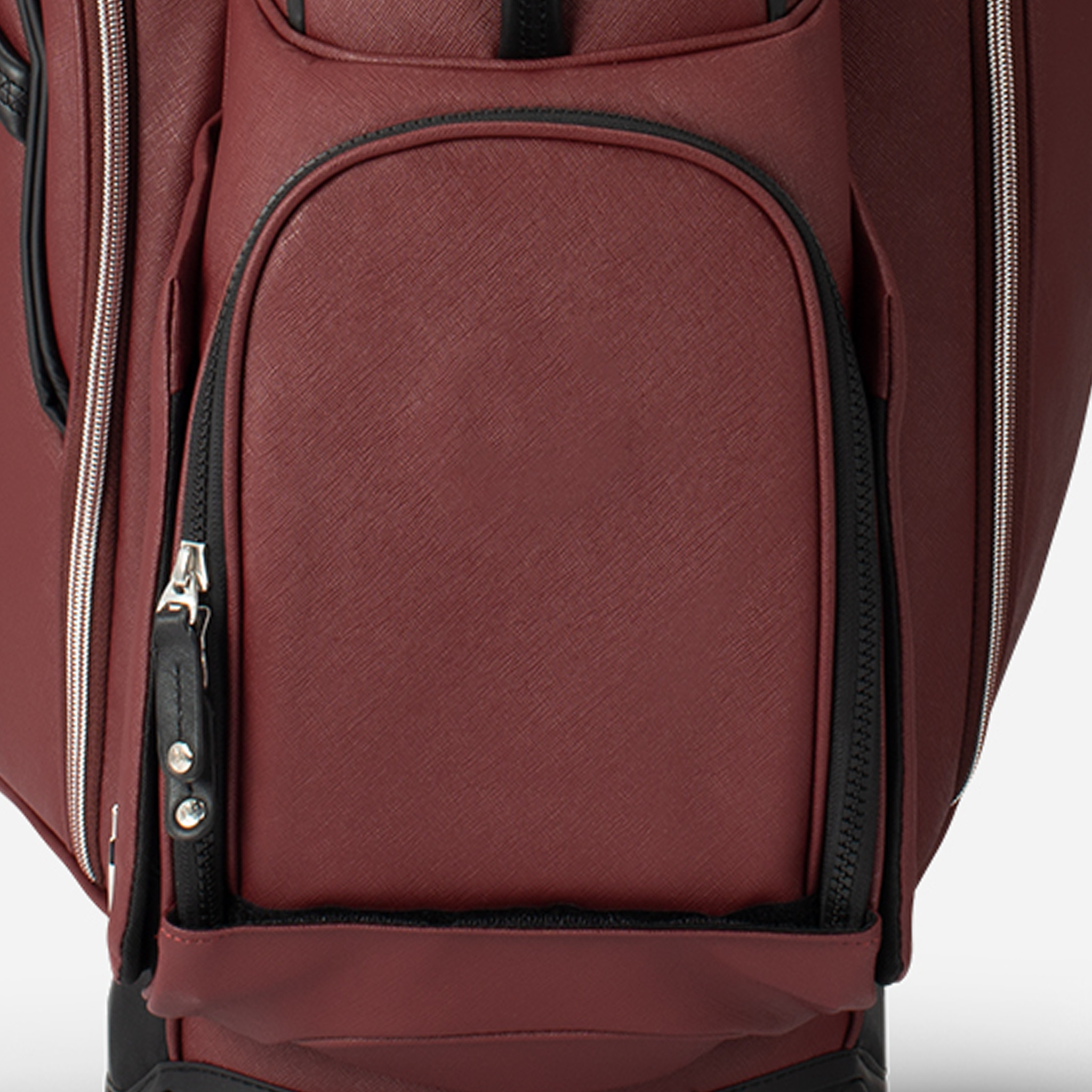 Personalization area for Player V Pro Merlot golf bag #size_p