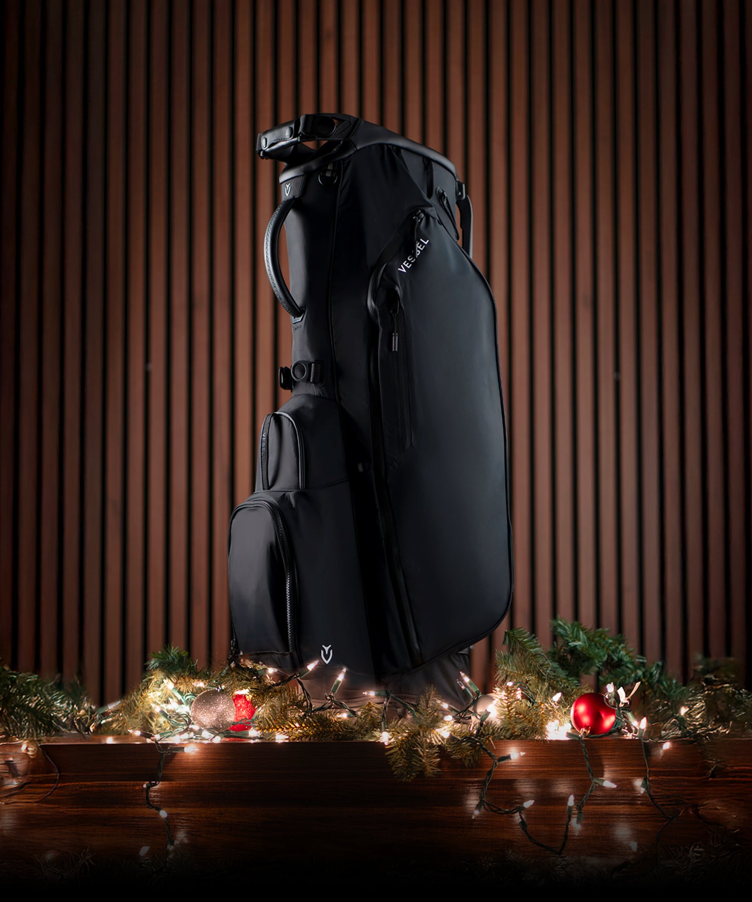 Black Player Air golf bag on top of Christmas lights