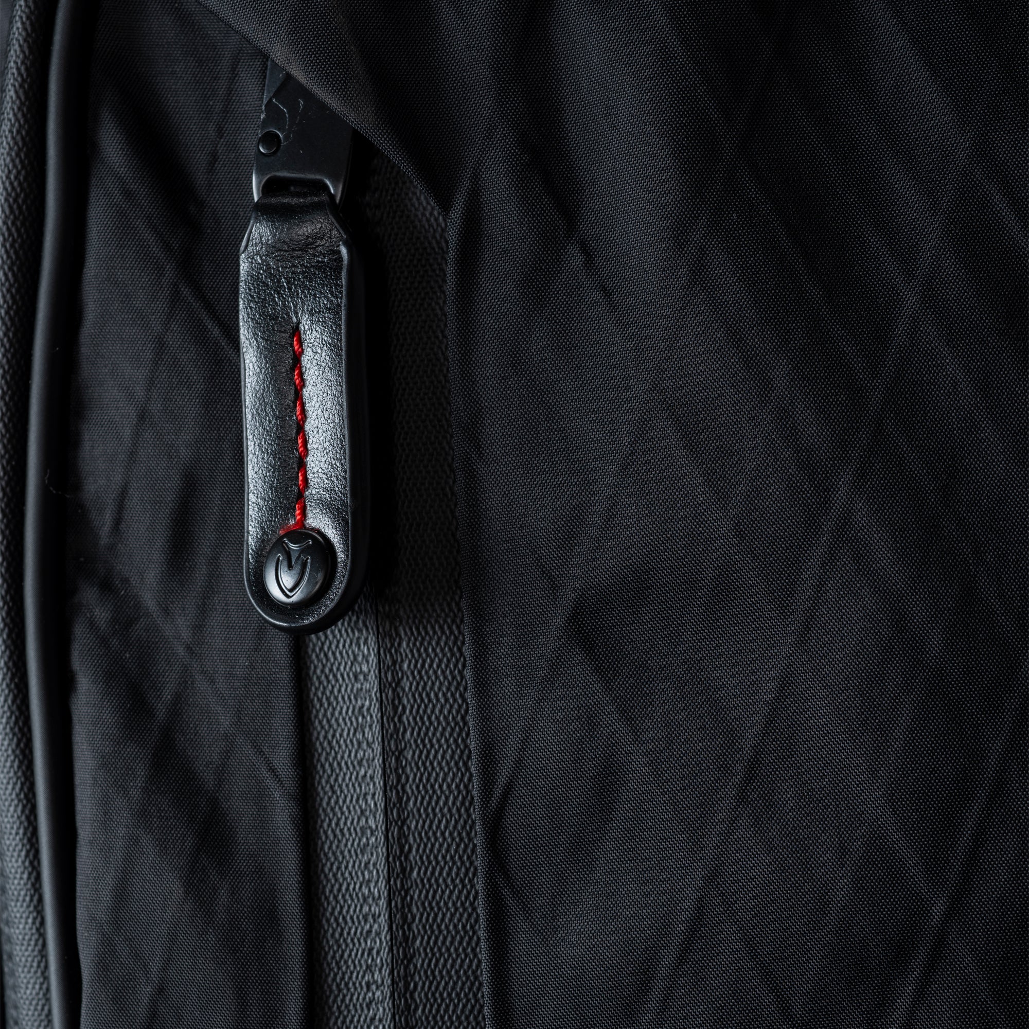 Close up of golf bag DXR material and zipper