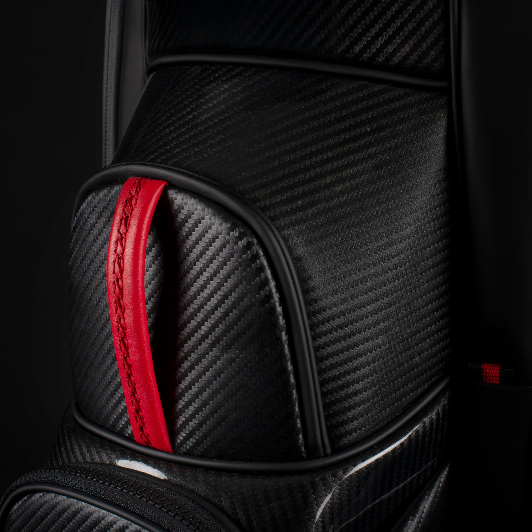 close up of red accented magnetic pocket on nightfire player v golf bag