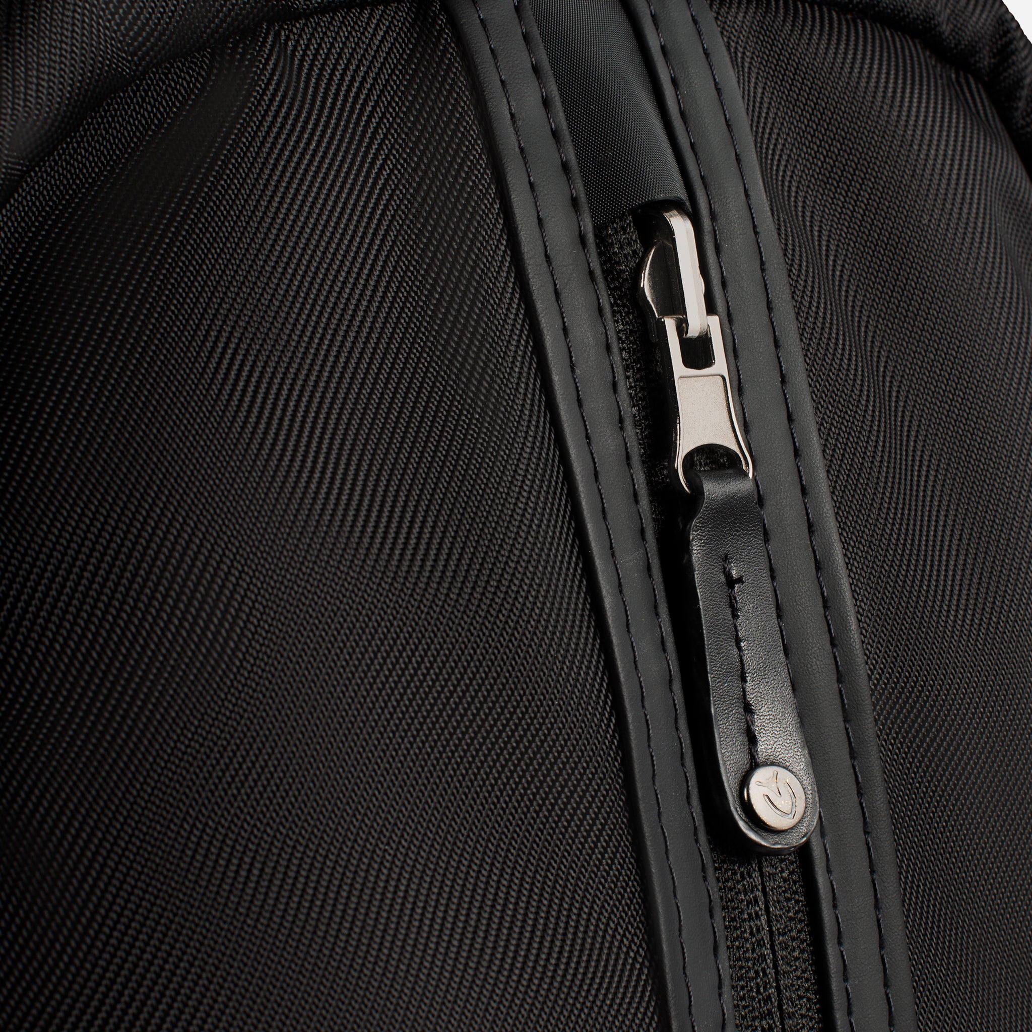 close up of zipper on Sunday Carry